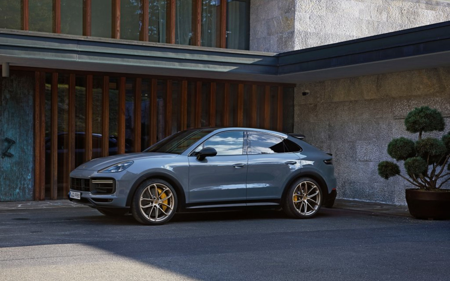 Porsche Cayenne Turbo GT 2022 SUV Drive